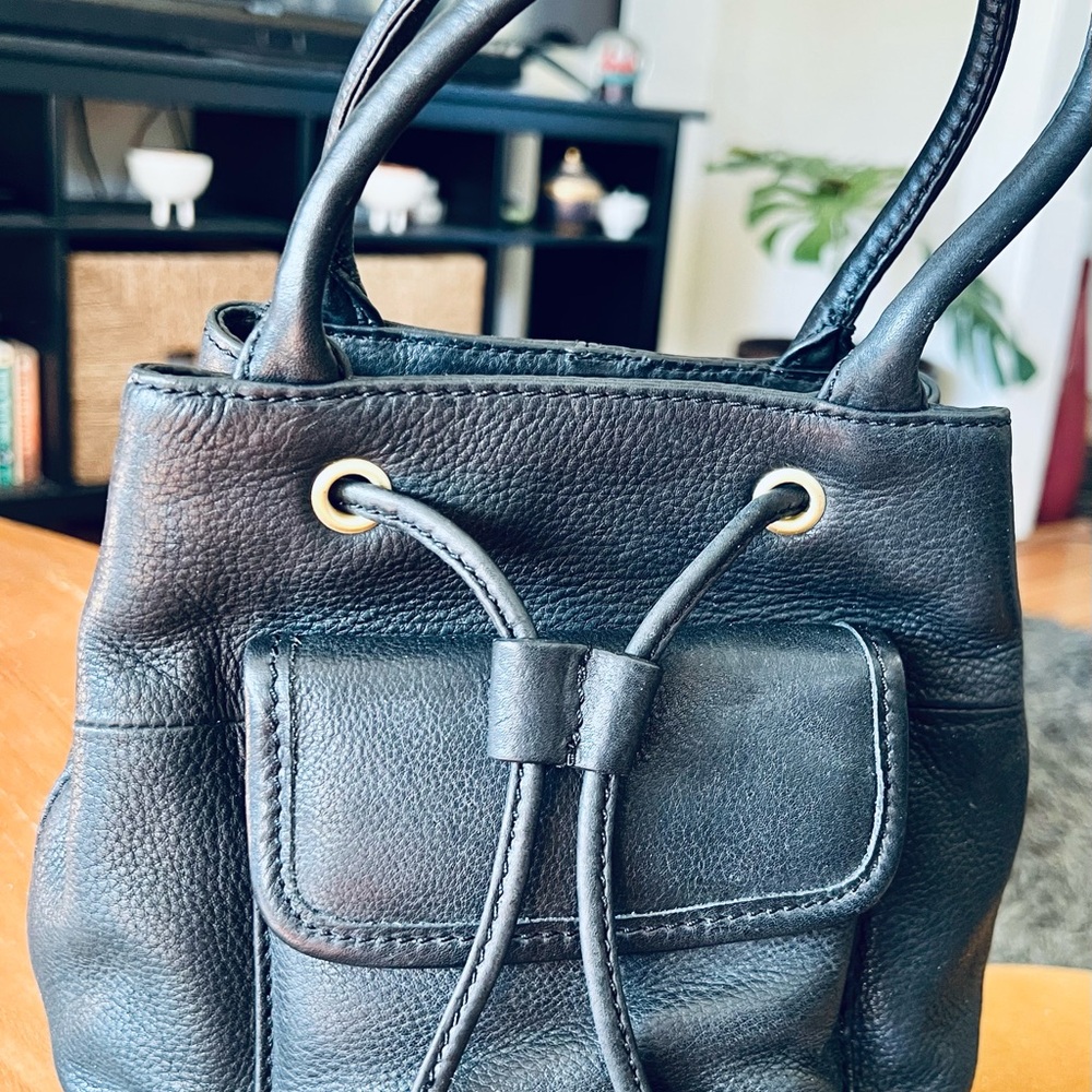 Fossil leather purse   Cross body.